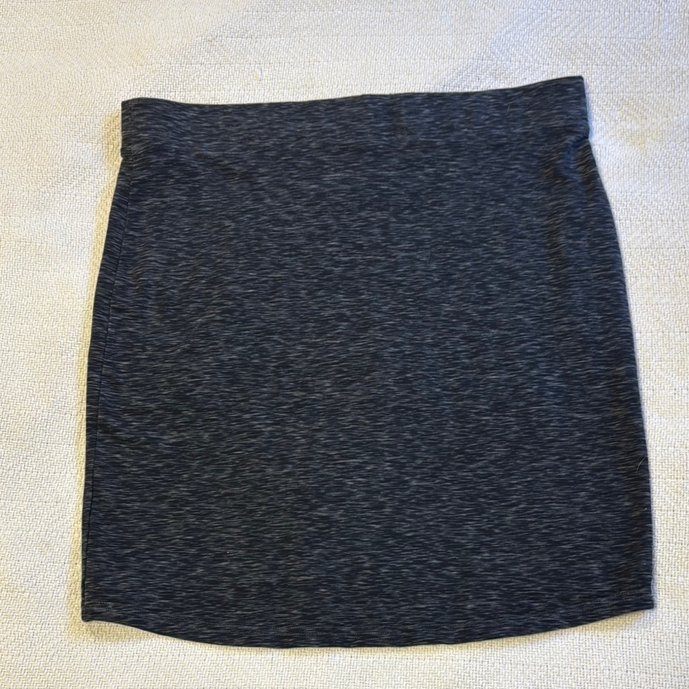 Divided H&M Women's Gray Strechy Skirt. Size L. - Picture 7 of 8